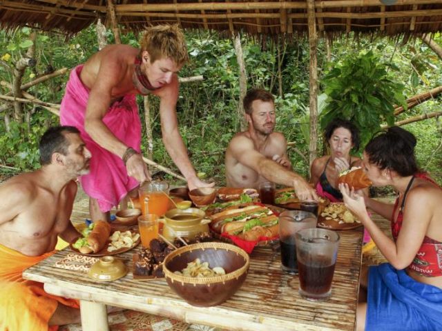 Ir para algum lugar fora do acampamento, com um grupo pequeno de pessoas, e muita comida.