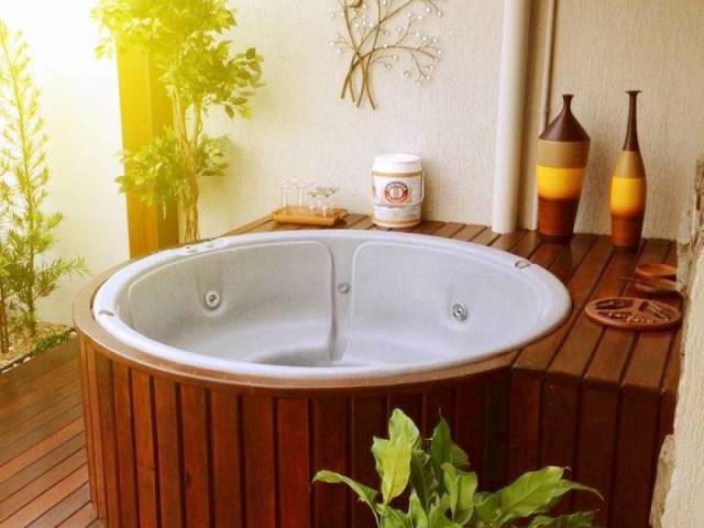 Prefiro ir no spa sozinha para relaxar mais.