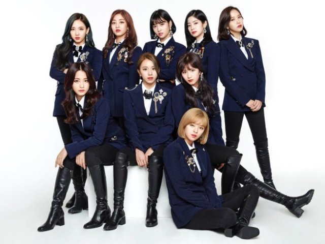 TWICE(AMOOOOOOOOOOOO)