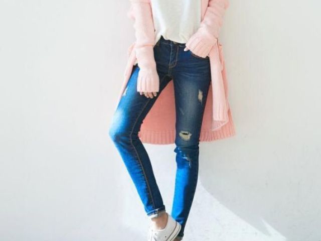 Despojado/Tumblr. Converse All Star, Jeans Rasgado, Blusa Branca, Casaco. Rosa Bb