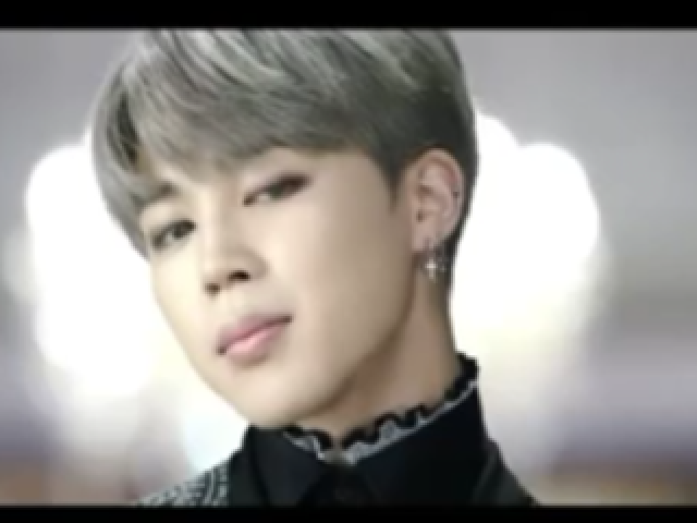 Ele é um amorzinho, mas no fundo é tem pensamentos...ruins como jimin-chi/ jimin é seu utt-bias