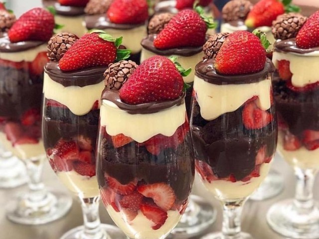 • Não iria almoçar, ia apenas tomar um milkshake, não estou afim de almoçar •