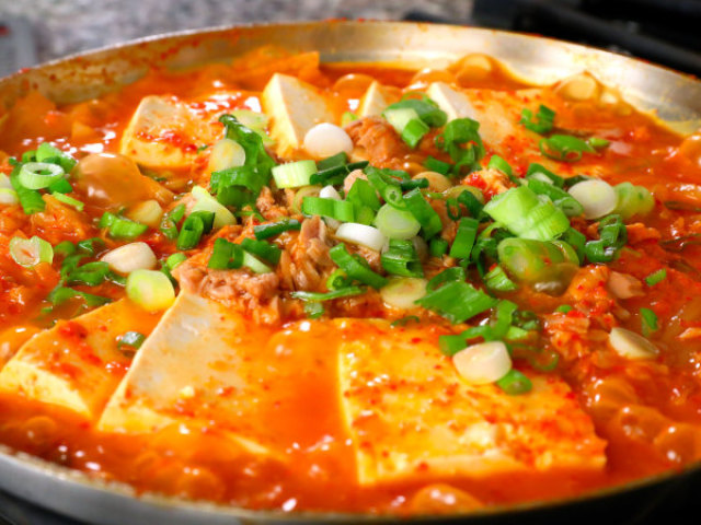 Kimchi jjigae