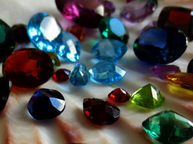 Qual pedra preciosa você seria?