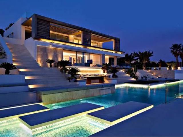 Luxuosa