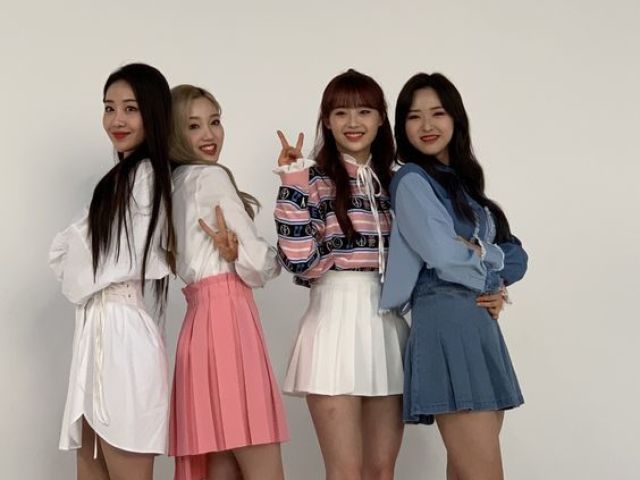 loona yyxy (yves, gowon, chuu e olivia hye)