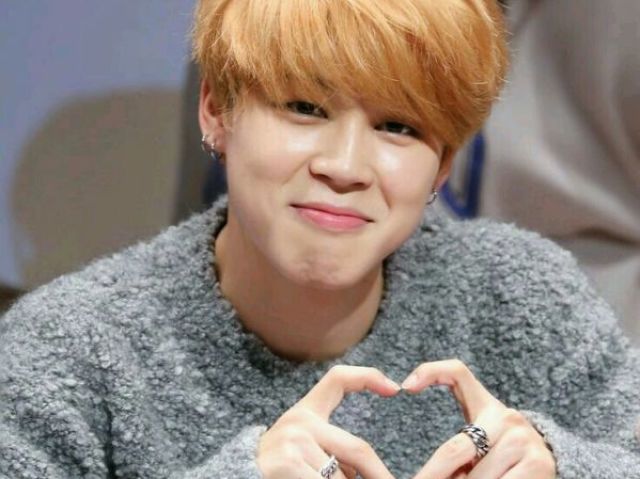 você prefere: Ser acordada por Jimin com selinhos no rosto