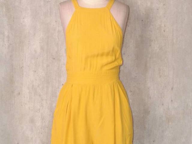 essa roupa (isso e um macacao)