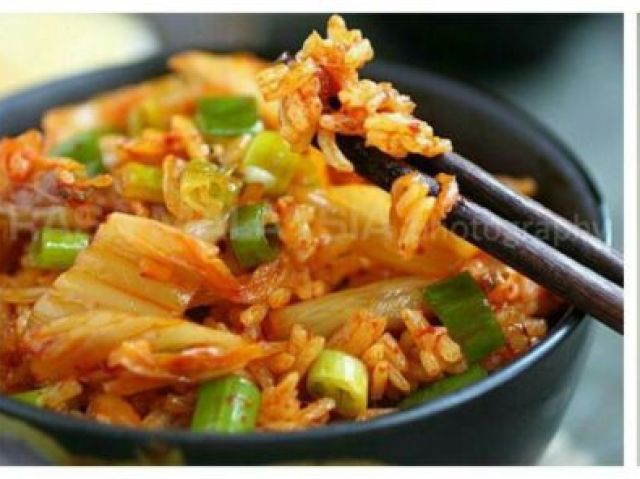 Kimchi (Arroz, peixe e temperos)