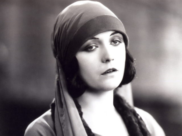 Pola Negri.