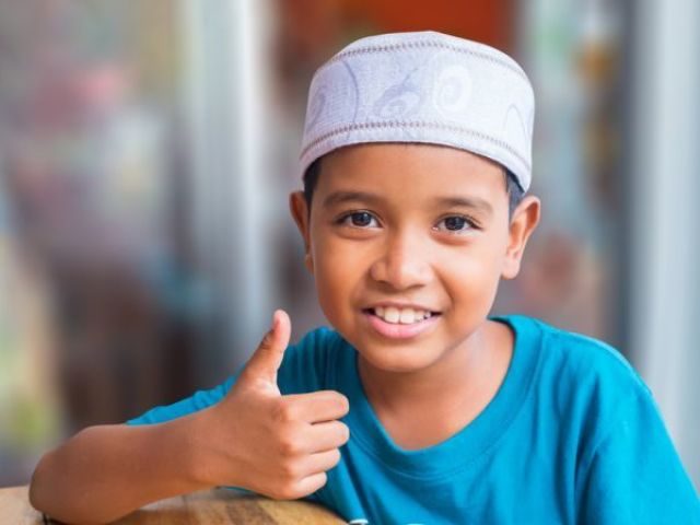 Menino de até 10 anos