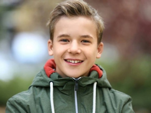 Menino entre 11 a 15 anos