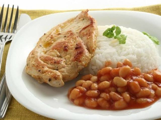 Arroz, feijão e bife