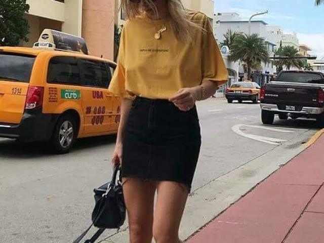 Você fica ainda mais linda de saia e blusa