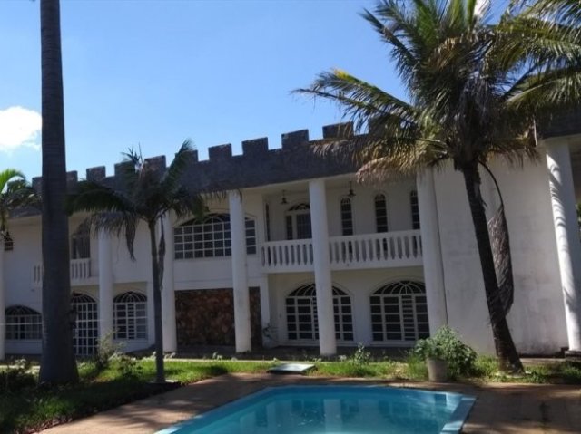 Mansão tipo castelo