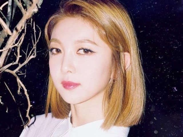 Lee Yoo-bin (이유빈)