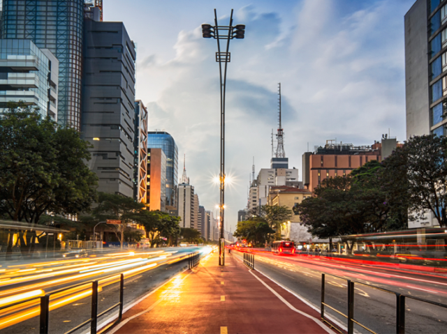 OU VOCÊS PREFEREM FICAR ANDANDO PELA CIDADE