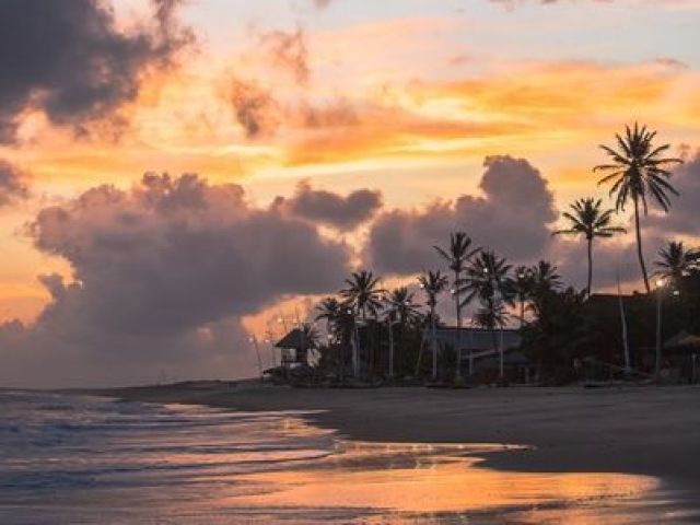 Caminhar juntos na praia