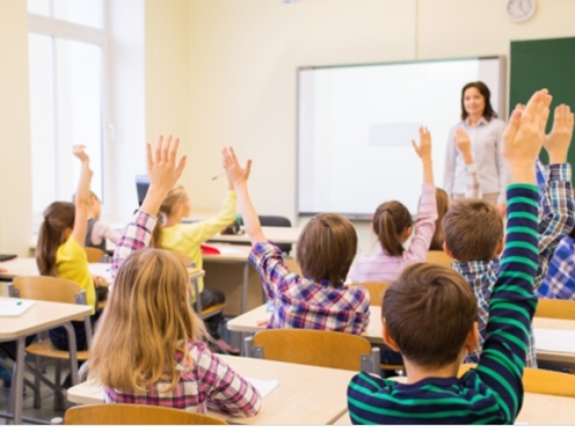 Nas aulas, é mais fácil mandar um bilhete para ela ter mais tempo para pensar etc...