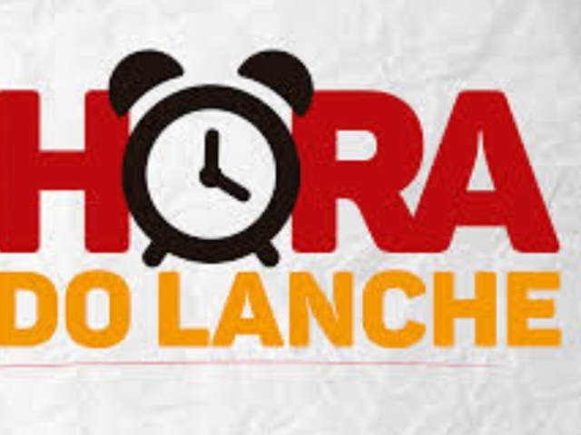 Hora do lanche, pois se ela não aceitar posso logo correr para a aula ou....não sei mais vale ser logo!!