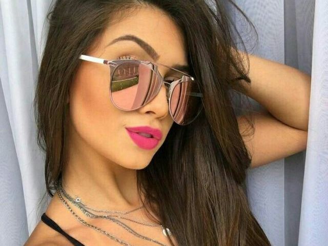 Você é aquela Tumblr Girl que gosta de esta sempre com óculos de sol nas fotos...