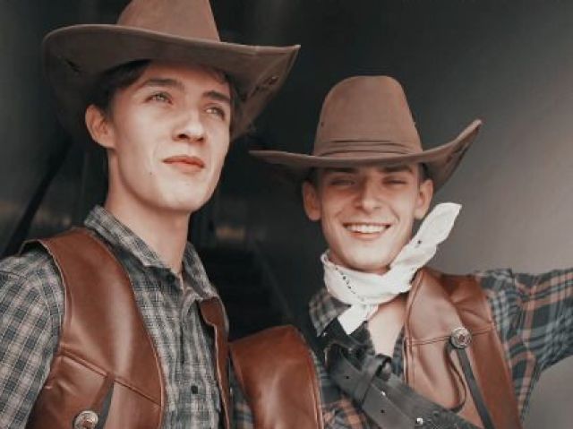 ✧ | Monte o seu date perfeito com um dos integrantes do Now United! | ✧