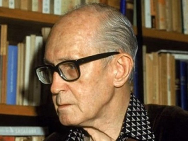 Carlos Drummond de Andrade.