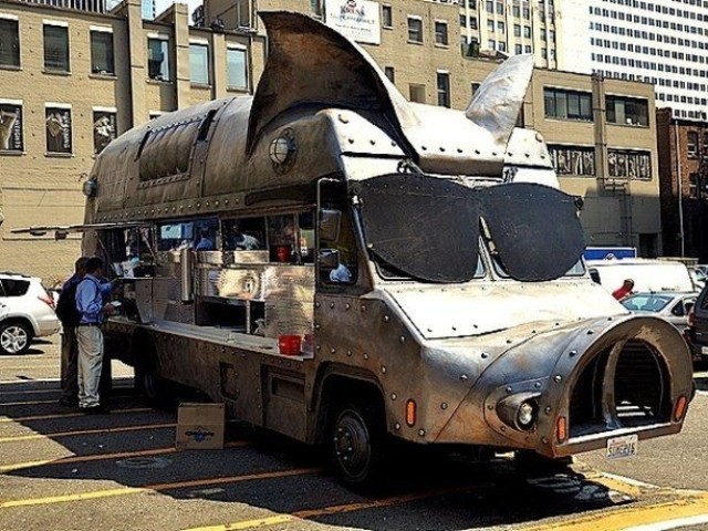 No meu foodtruck de porco pra já ganhar um dinheiro né! 😎