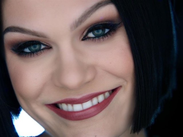 Jessie J - Flashlight ( amo que amoooo RAINHA)