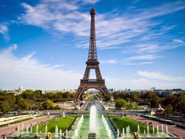 França! Fazer um curso de frances, comer uns macarons, fazer selfie na torre