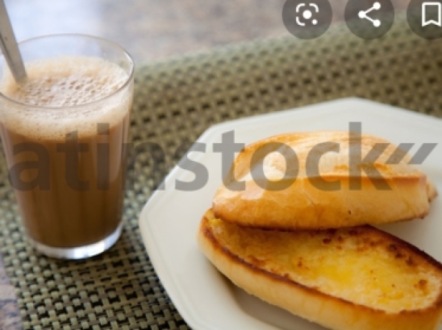 Pão com manteiga e leite