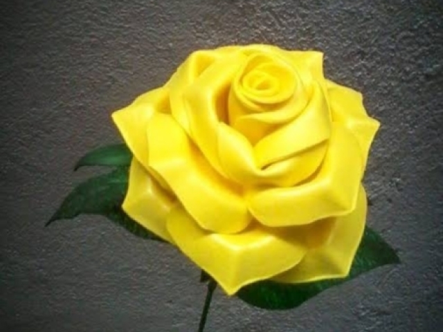 Amarelo