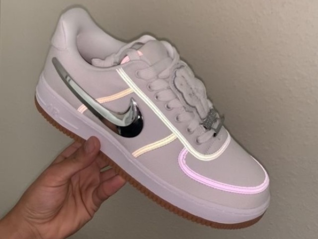 Tênis (air force 1 Travis Scott)