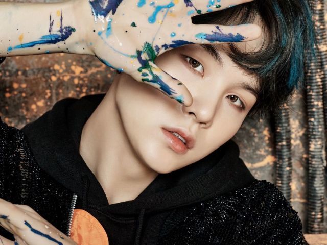 SUGA ❤❤💚💙💜💜