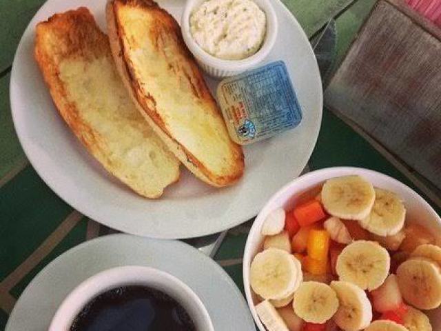 Comum,não ligo pra essas coisas.🍞☕