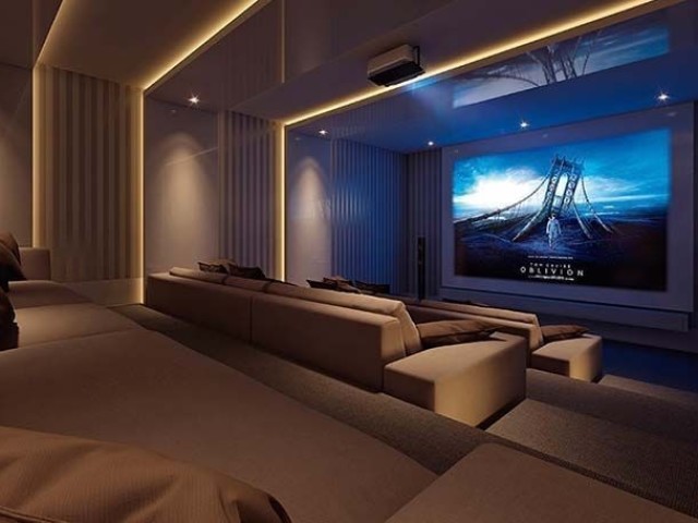 Cinema em casa ou cinema tradicional
(só achei essa ft)