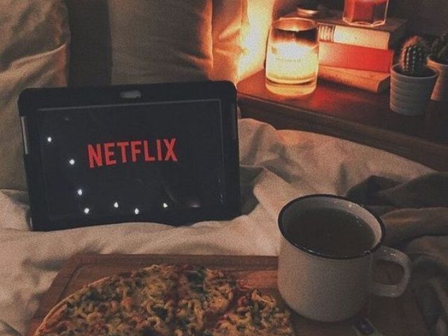 Assistir Netflix (séries, filmes, animes).