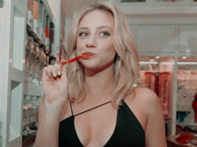 lili reinhart