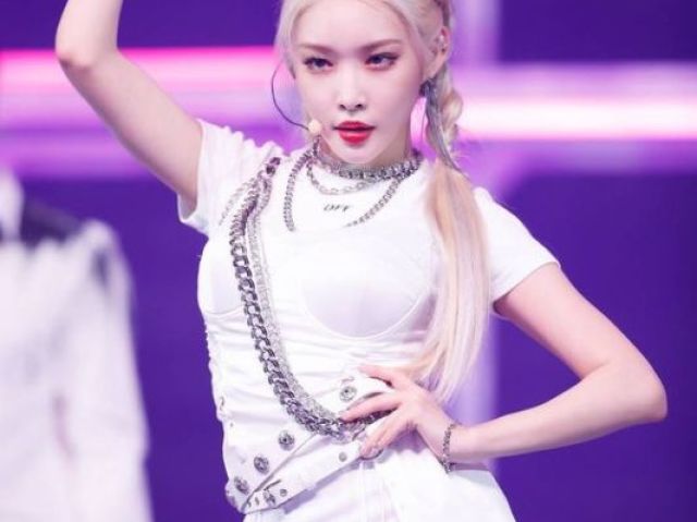 4 - a garota da imagem se chama chungha :)