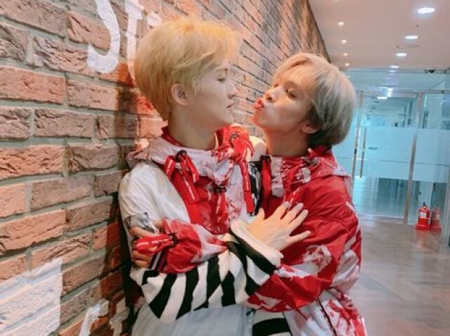 Markhyuck (Mark + Haechan)