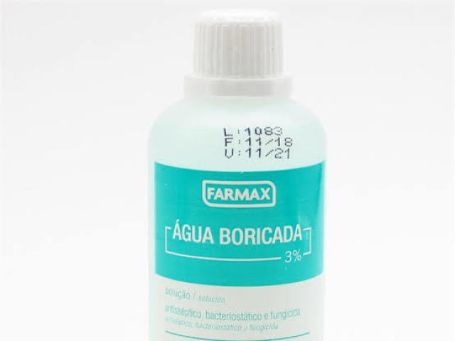 Água boricada