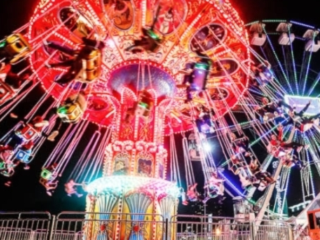 Parque de diversões
(= ̄▽ ̄=)V