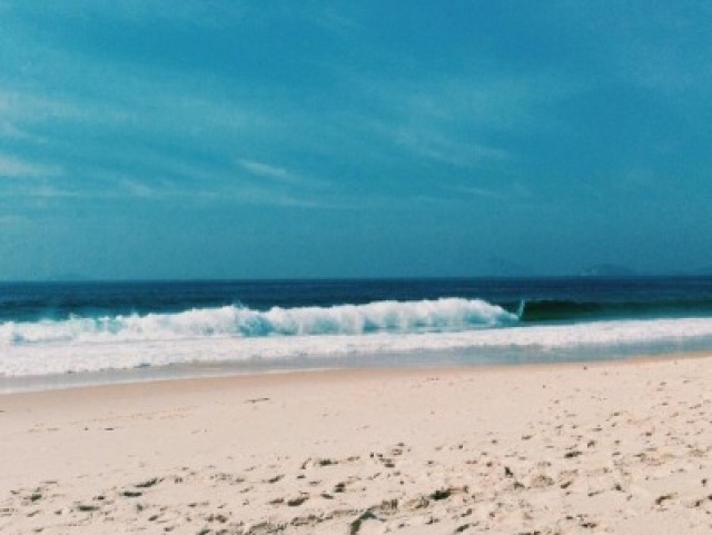 adoro a praia 
e aproveito para mostrar meu biquine novo