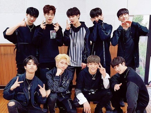 Um feat dos meus filhos saindo por aí???? Queru
Stray kids