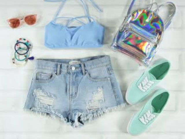 Blusinha azul pastel+short jeans