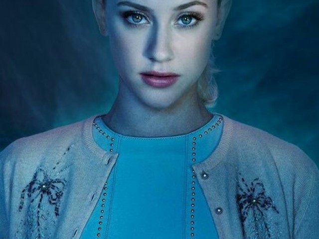 Oi!Tudo bem?sou betty
E nova aqui nao?
-Sim...Esta tao na cara?(Risadas)
-Moro aqui a bastante tempo e nunca te vi entao Seja bem vinda a riverdale!