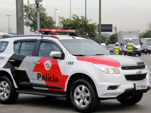 Não compete a Policia Militar este tipo de serviço.