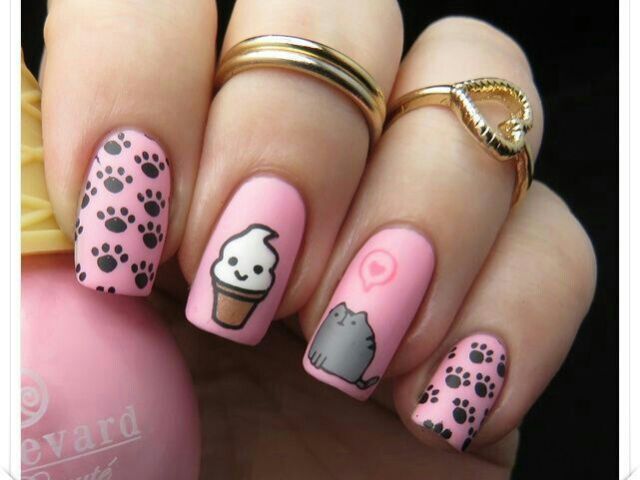 Unhas bem fofinhas com anéis<3