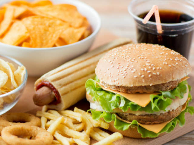 Laticínios, bebidas prontas, molhos prontos, salsicha, salgadinhos e bolachas.