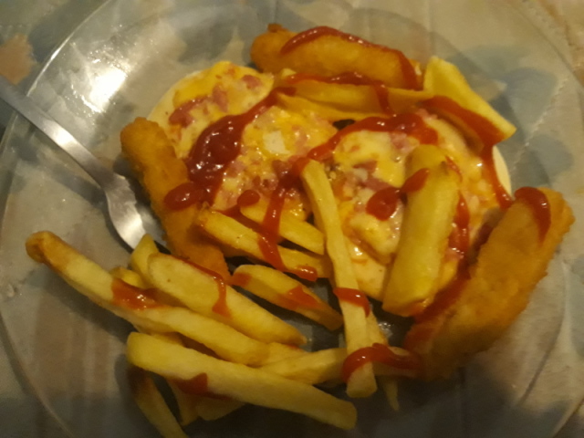 Mini pizza +Nugget+Batata+ Ketchup🍕🍟🥫